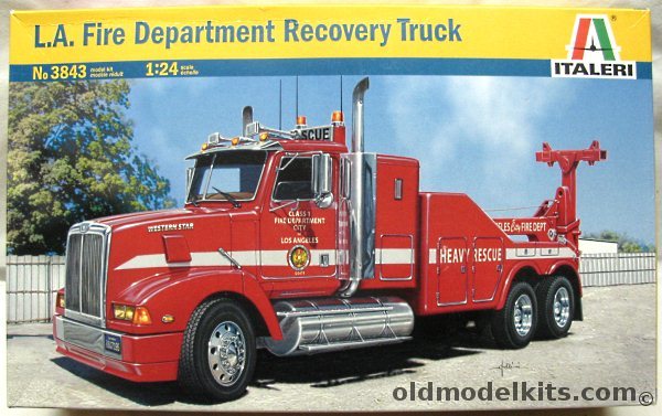 Italeri 1/24 Los Angeles Fire Department Recovery Truck 'Heavy Rescue', 3843 plastic model kit